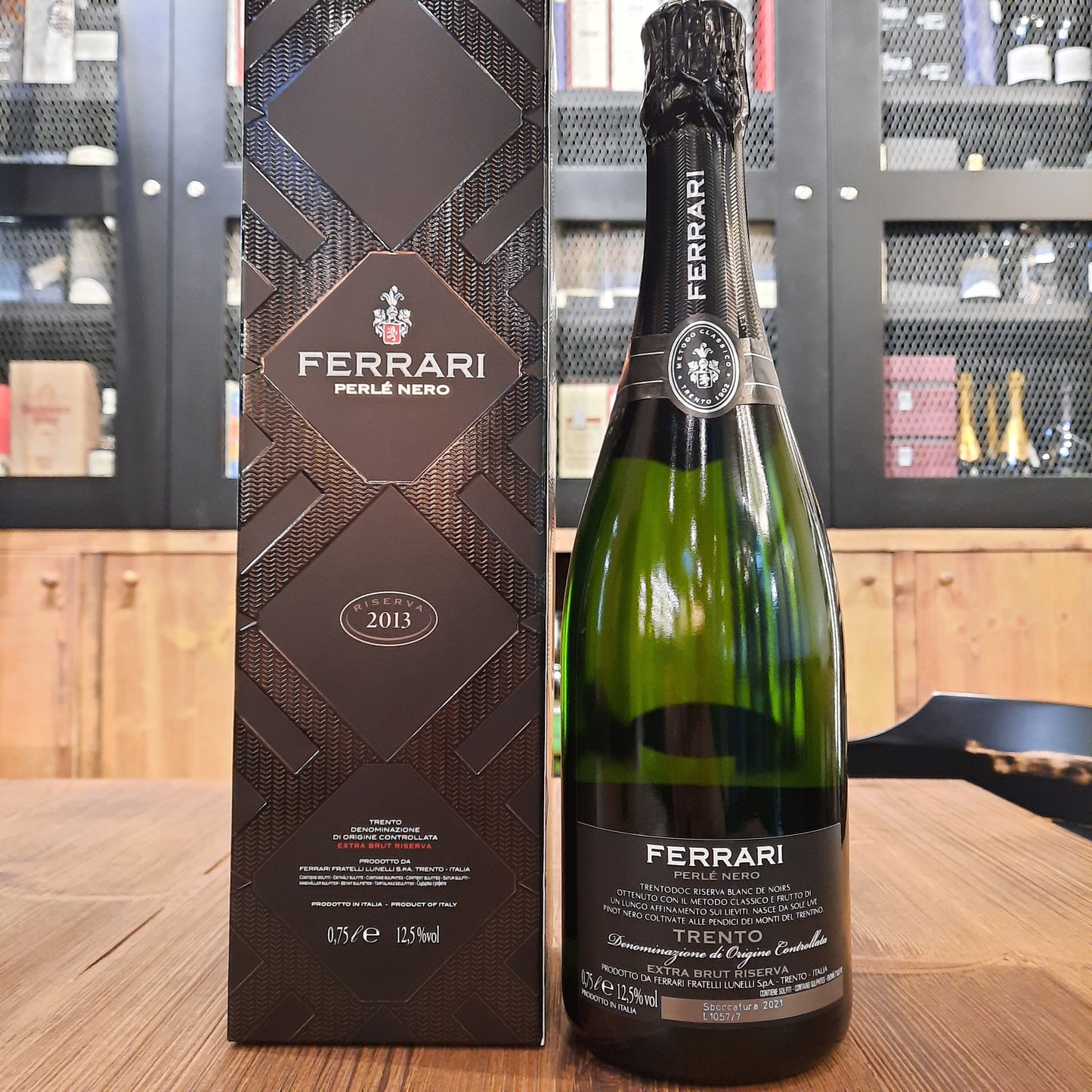 Ferrari Perlè Nero 2013 Trento DOC Astucciato