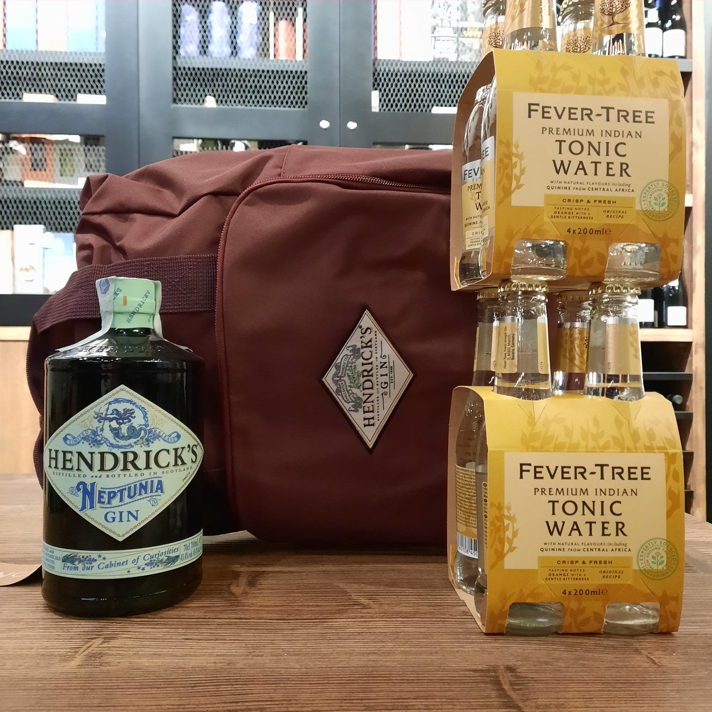 Hendrick's Neptunia box 8 Fever Tree + zaino