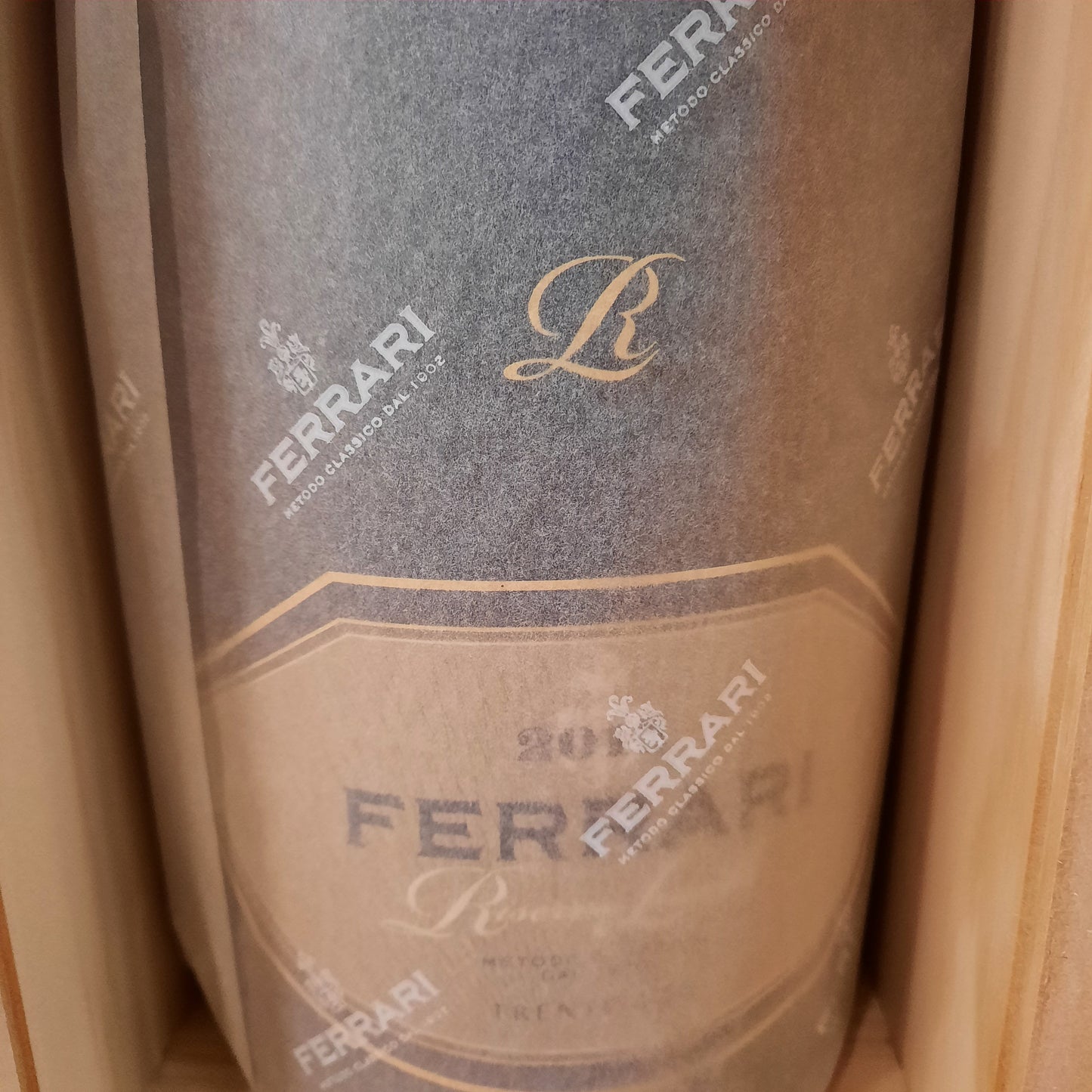 Ferrari Riserva Lunelli 2015 cassa legno 1.5L Trento DOC